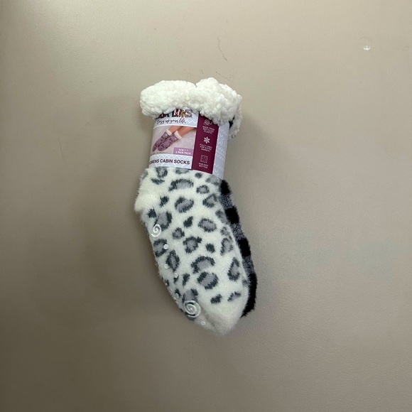 Muk Luks® Original Cabin Socks 2 Pair Pack Style  SZ S-M shoe size 5-7 woman’s - Picture 3 of 9